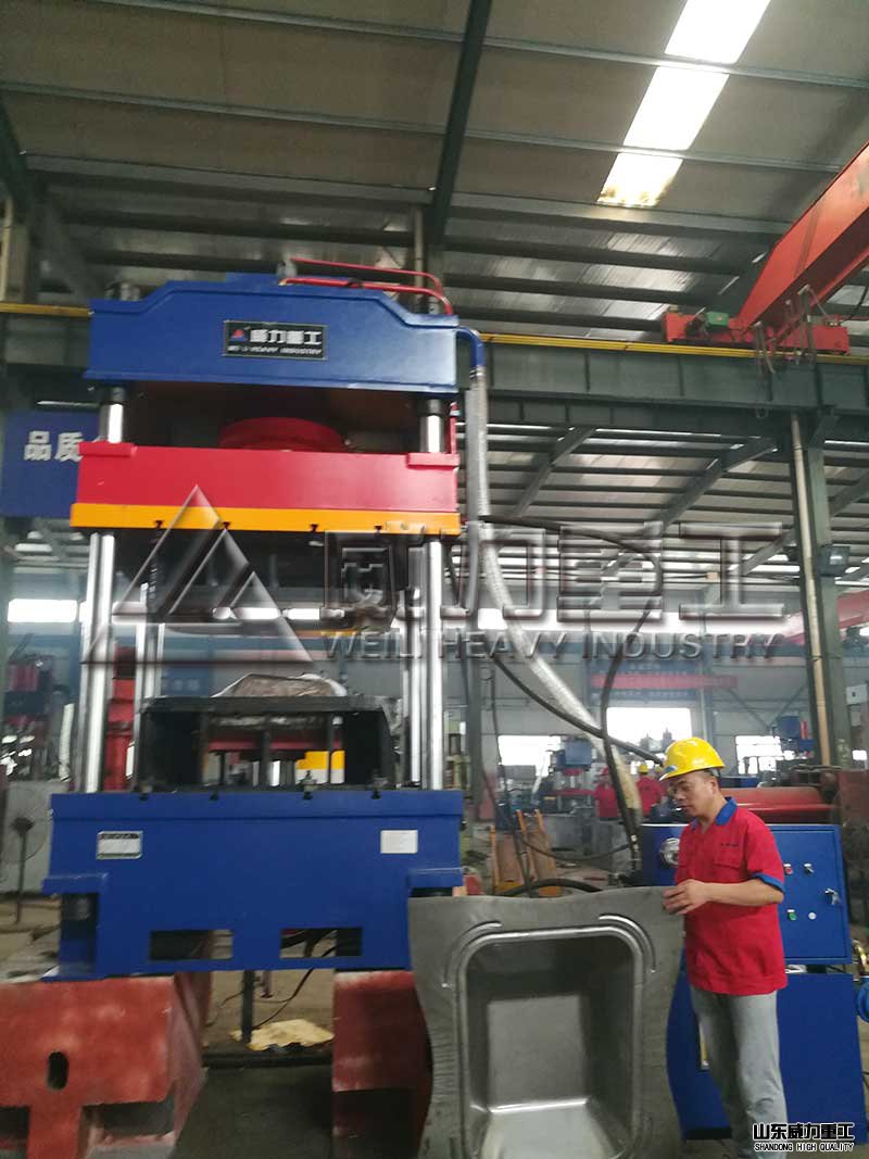500噸灰斗車成型油壓機