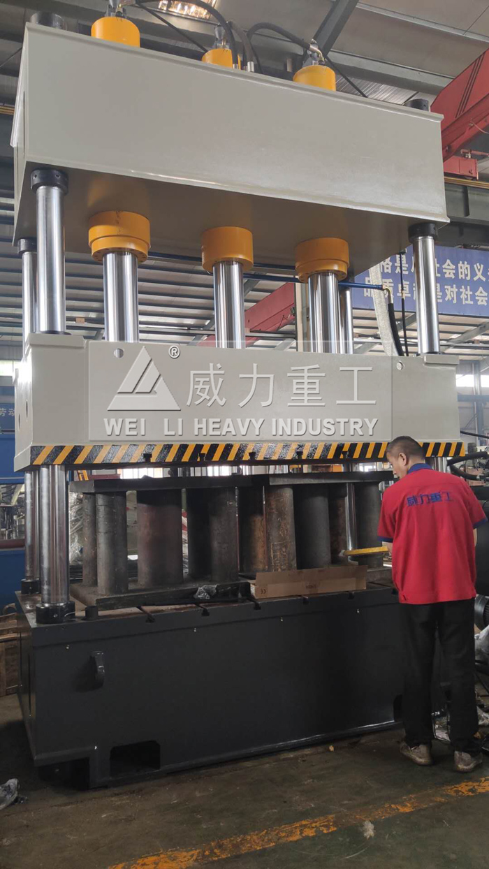 不銹鋼水箱液壓機安裝調試