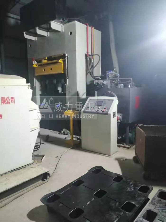 熱壓塑料托盤專用630噸液壓機(jī)全套生產(chǎn)線