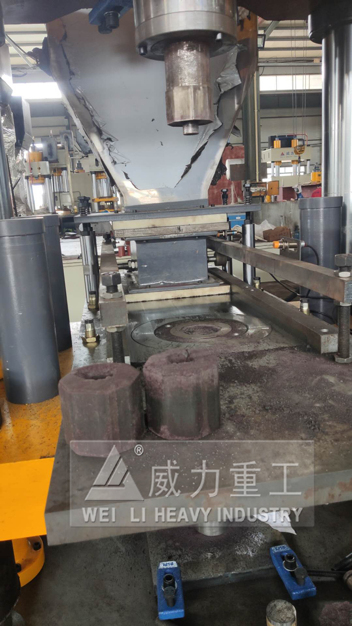 山東威力重工金屬粉末液壓機(jī)